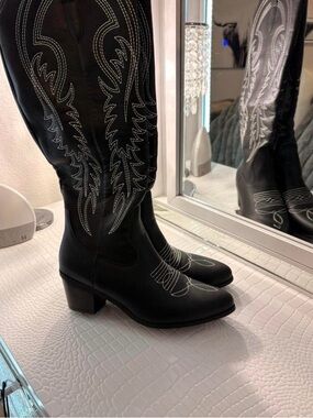 Classic Black Western Knee-High Boots with Stitch Detailing